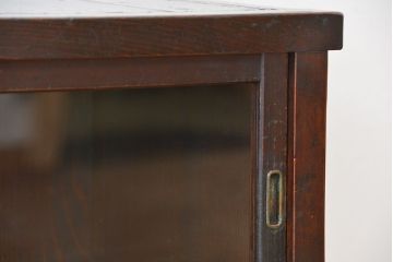 アンティーク家具　アンティーク　古い木の使い込まれた小振りな収納棚(食器棚)