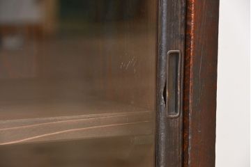 アンティーク家具　アンティーク　古い木の使い込まれた小振りな収納棚(食器棚)