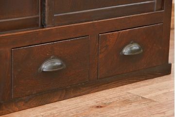 アンティーク家具　アンティーク　古い木の使い込まれた小振りな収納棚(食器棚)