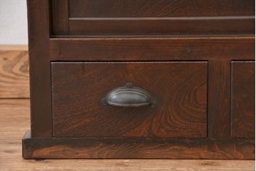 アンティーク家具　アンティーク　古い木の使い込まれた小振りな収納棚(食器棚)
