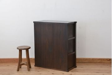 アンティーク家具　アンティーク　古い木の使い込まれた小振りな収納棚(食器棚)