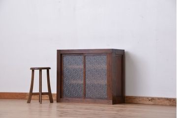アンティーク家具　アンティーク　太い框組みのどっしりとしたダイヤガラス収納棚