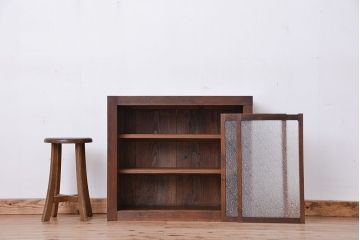 アンティーク家具　アンティーク　太い框組みのどっしりとしたダイヤガラス収納棚
