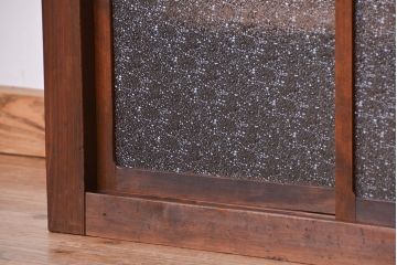 アンティーク家具　アンティーク　太い框組みのどっしりとしたダイヤガラス収納棚