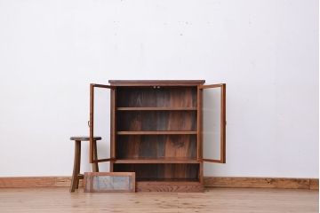 アンティーク家具　アンティーク　三方欅材の上質な収納棚(本箱、食器棚)