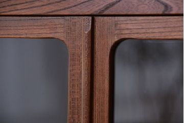 アンティーク家具　アンティーク　三方欅材の上質な収納棚(本箱、食器棚)
