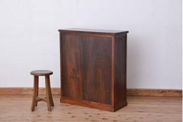 アンティーク家具　アンティーク　三方欅材の上質な収納棚(本箱、食器棚)