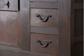 アンティーク家具　古民具・骨董　欅の杢目が素晴らしい昇り引き出し付き水屋箪笥サイドボード(食器棚、収納棚)