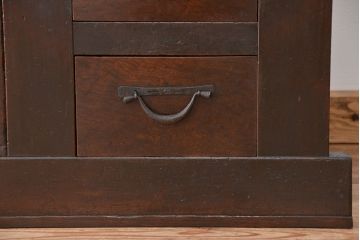 アンティーク家具　古民具・骨董　欅の杢目が素晴らしい昇り引き出し付き水屋箪笥サイドボード(食器棚、収納棚)