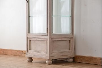 アンティーク家具　アンティークペイントの可愛い縦型ガラスケース(ショーケース)