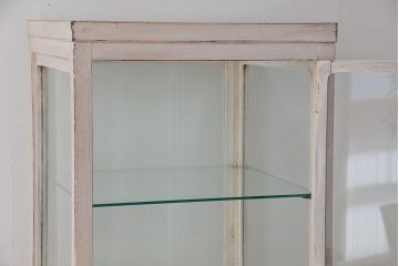 アンティーク家具　アンティークペイントの可愛い縦型ガラスケース(ショーケース)