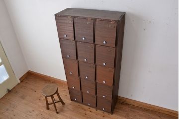 アンティーク家具　アンティーク　ネームプレート付き15升、パタパタ下駄箱?(マス目棚、収納棚)