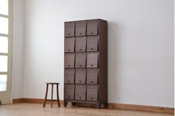 レトロ家具　昭和レトロ　脚付き15升パタパタ下駄箱(収納棚、マス目棚)