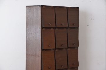 レトロ家具　昭和レトロ　脚付き15升パタパタ下駄箱(収納棚、マス目棚)