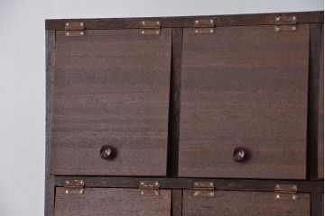 レトロ家具　昭和レトロ　脚付き15升パタパタ下駄箱(収納棚、マス目棚)