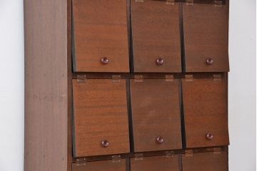 レトロ家具　昭和レトロ　脚付き15升パタパタ下駄箱(収納棚、マス目棚)