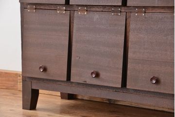 レトロ家具　昭和レトロ　脚付き15升パタパタ下駄箱(収納棚、マス目棚)