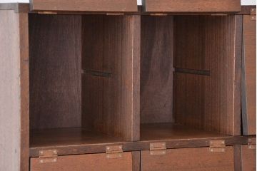 レトロ家具　昭和レトロ　脚付き15升パタパタ下駄箱(収納棚、マス目棚)