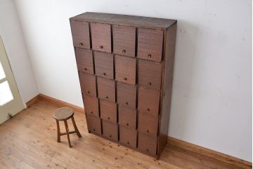 アンティーク家具　アンティーク　20升パタパタ下駄箱(収納棚、マス目棚)