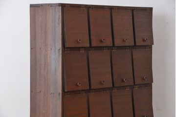 アンティーク家具　アンティーク　20升パタパタ下駄箱(収納棚、マス目棚)