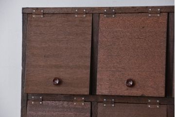 アンティーク家具　アンティーク　20升パタパタ下駄箱(収納棚、マス目棚)