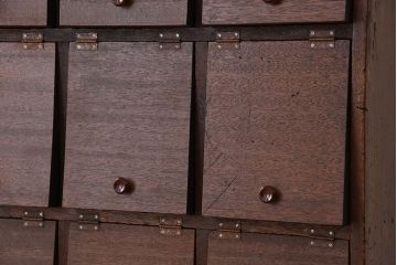 アンティーク家具　アンティーク　20升パタパタ下駄箱(収納棚、マス目棚)