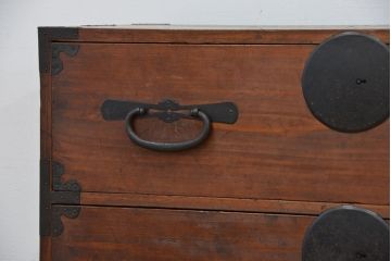 アンティーク家具　☆古民具・骨董　丸金具の二段重ね、時代箪笥