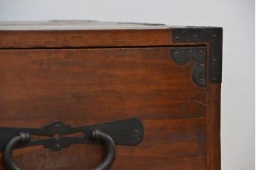 アンティーク家具　☆古民具・骨董　丸金具の二段重ね、時代箪笥
