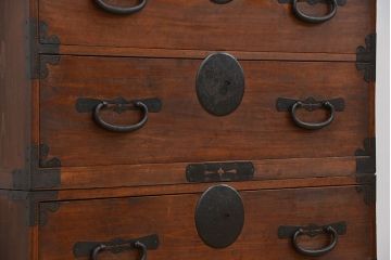 アンティーク家具　☆古民具・骨董　丸金具の二段重ね、時代箪笥