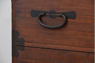 アンティーク家具　☆古民具・骨董　丸金具の二段重ね、時代箪笥