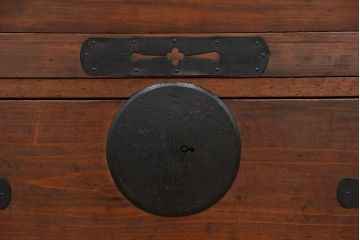 アンティーク家具　☆古民具・骨董　丸金具の二段重ね、時代箪笥