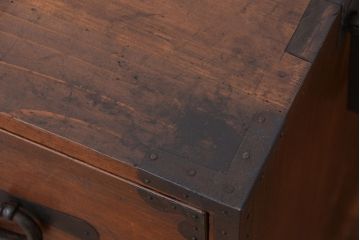 アンティーク家具　☆古民具・骨董　丸金具の二段重ね、時代箪笥