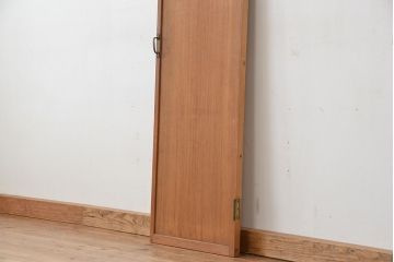 昭和レトロ　柾目の杢目が上質な幅せま扉(ドア)