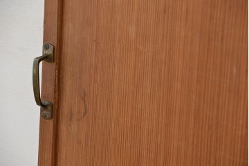 昭和レトロ　柾目の杢目が上質な幅せま扉(ドア)