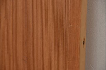 昭和レトロ　柾目の杢目が上質な幅せま扉(ドア)