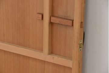 昭和レトロ　柾目の杢目が上質な幅せま扉(ドア)