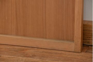 昭和レトロ　柾目の杢目が上質な幅せま扉(ドア)
