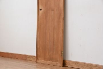古民具・骨董　古い木味のシンプルな扉?(ドア)