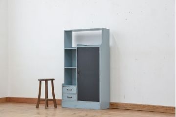 レトロ家具　昭和レトロ　黒板付きのアンティークペイント収納棚(本棚、本箱)