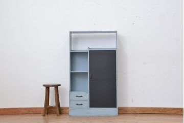 レトロ家具　昭和レトロ　黒板付きのアンティークペイント収納棚(本棚、本箱)