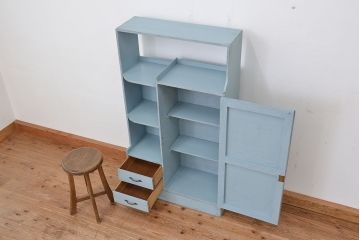 レトロ家具　昭和レトロ　黒板付きのアンティークペイント収納棚(本棚、本箱)
