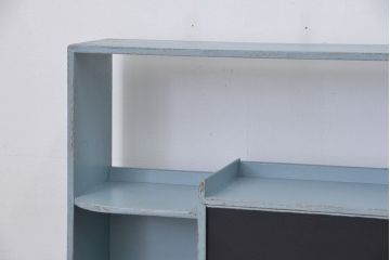 レトロ家具　昭和レトロ　黒板付きのアンティークペイント収納棚(本棚、本箱)