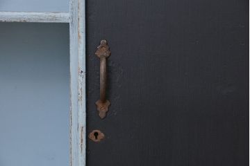 レトロ家具　昭和レトロ　黒板付きのアンティークペイント収納棚(本棚、本箱)