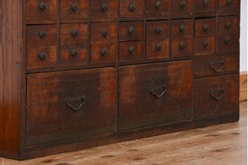 アンティーク家具　古民具・骨董　江戸時代、安政五年(1858)時代感のある小振りな薬箪笥(引き出し)