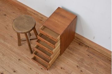 レトロ家具　昭和レトロ　古いナラ材のネームプレート付き6段小引き出し