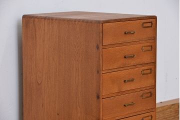 レトロ家具　昭和レトロ　古いナラ材のネームプレート付き6段小引き出し