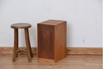 レトロ家具　昭和レトロ　古いナラ材のネームプレート付き6段小引き出し