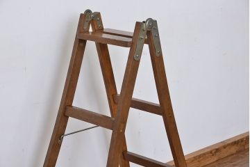 アンティーク雑貨　昭和レトロ　ナラ材の小振りな脚立(ステップ、ラダー)