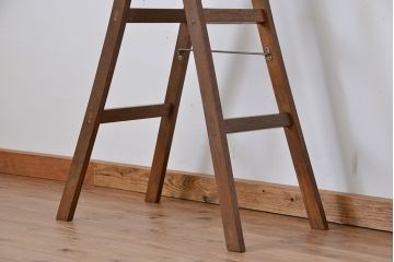 アンティーク雑貨　昭和レトロ　ナラ材の小振りな脚立(ステップ、ラダー)
