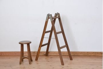 アンティーク雑貨　昭和レトロ　ナラ材の小振りな脚立(ステップ、ラダー)
